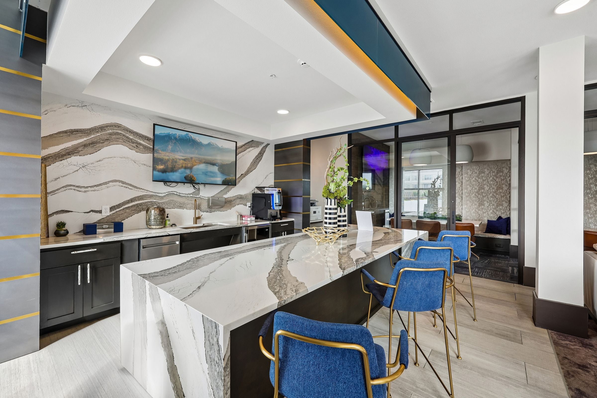 Amenity Lounge